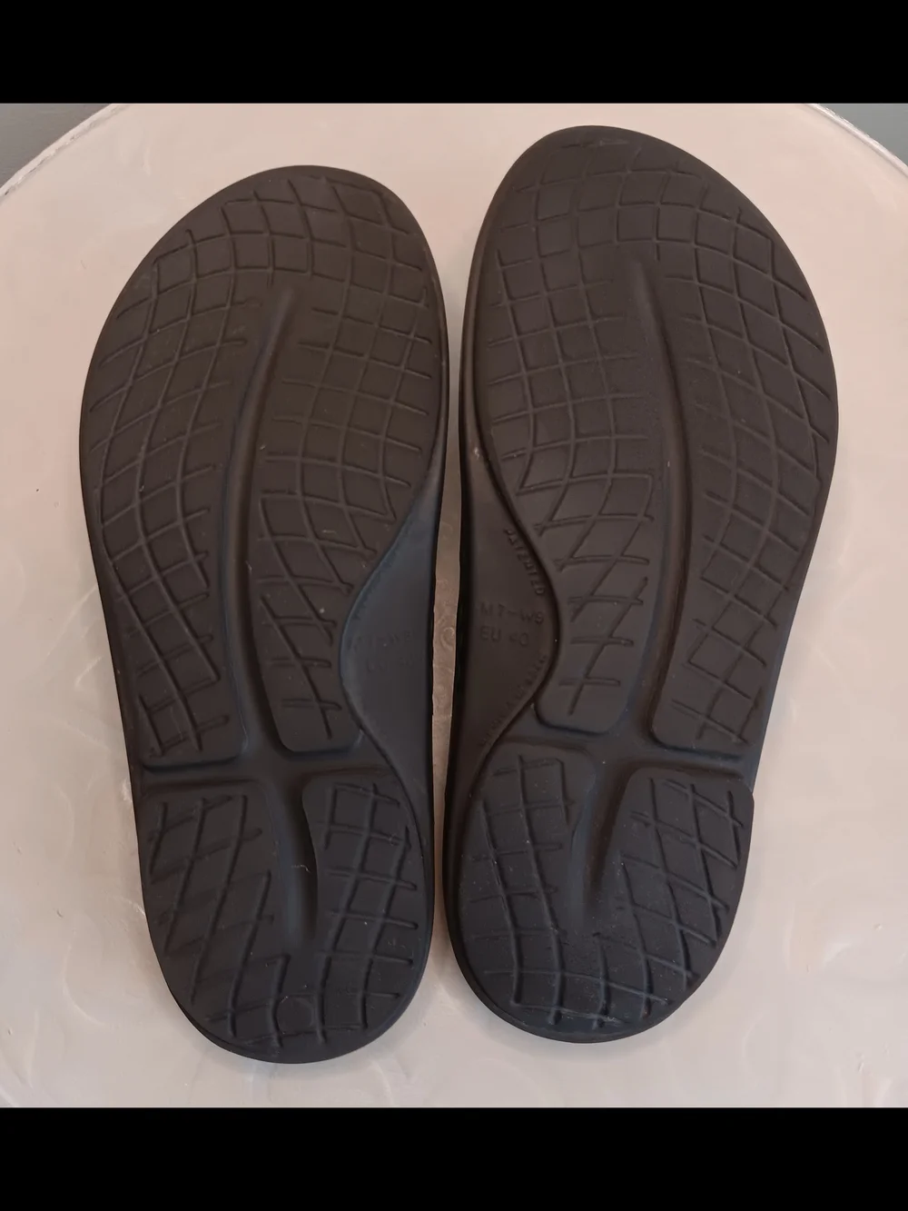 OOFOS OOriginal Recovery Sandal Black Thong Flip Flops Unisex Mens 7 Womens 9